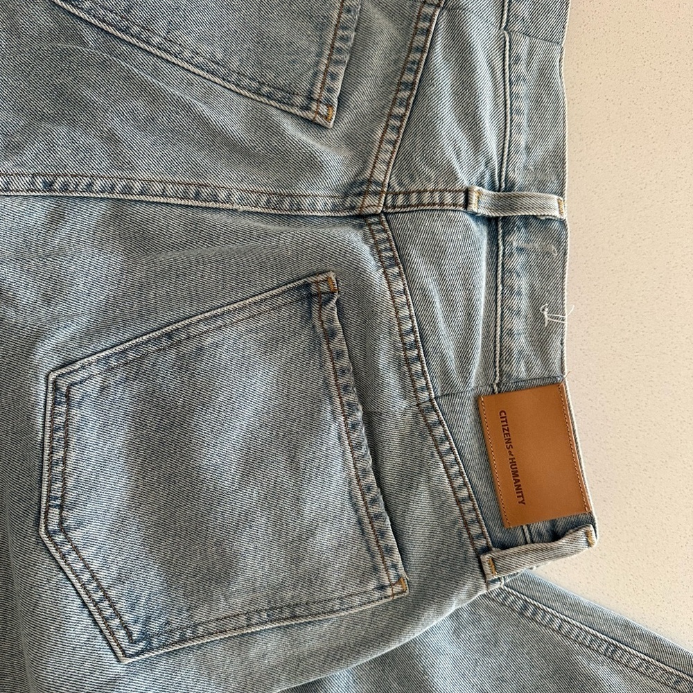 Citizens Of Humanity Blue Relaxed Jeans with Distressed Details - Picture 13 of 14